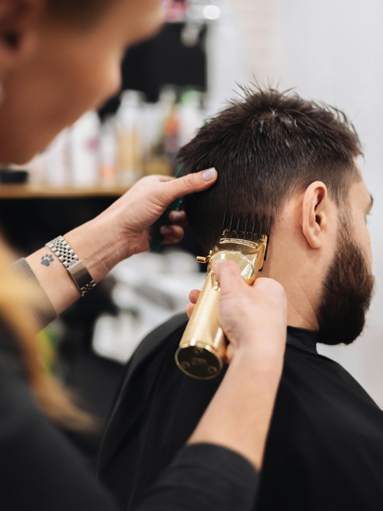 Pelquería 2D Eibar especialista en corte de caballero