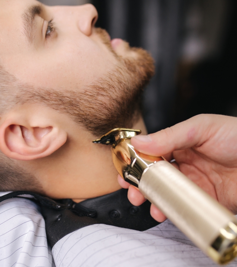 Arreglo de barba en Peluquería 2D Bajo Deba