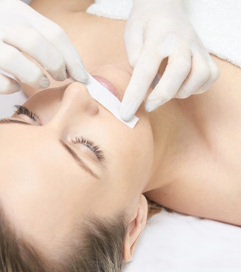 Depilación facial en Peluquería 2D, Ermua